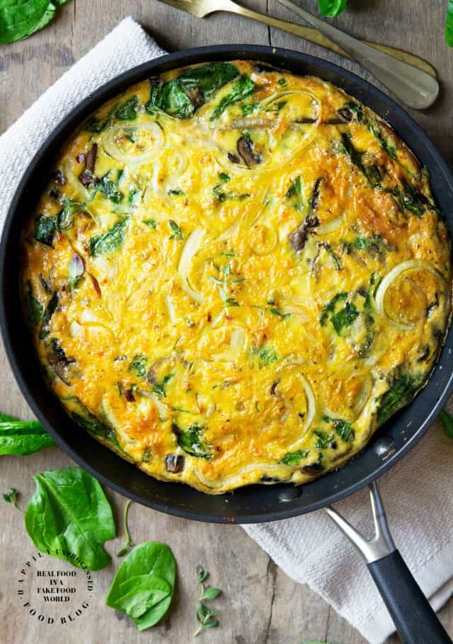 Easy egg frittata with caramelized onions, mushrooms, baby spinach and gruyere cheese #frittat #egg #breakfast #healthy #cleaneating #glutenfree #happilyunprocessed