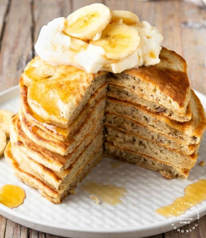 4 Ingredient Banana Pancakes - get a healthy start to the day with these banana pancakes #banana #pancakes #breakfast #healthy #happilyunprocessed
