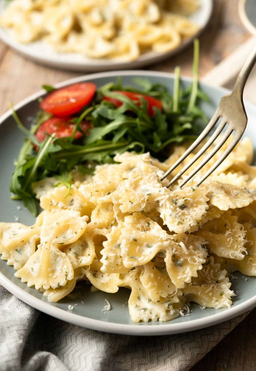 CREAMY GARLIC AND HERB BOWTIE PASTA - A side dish that is ready in minutes full of garlic and herbs in a cream sauce