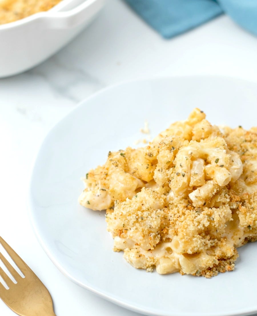 Instead of traditional cheddar cheese, this macaroni and cheese used smoked gouda for a more grown up taste #macandcheese #comfortfood