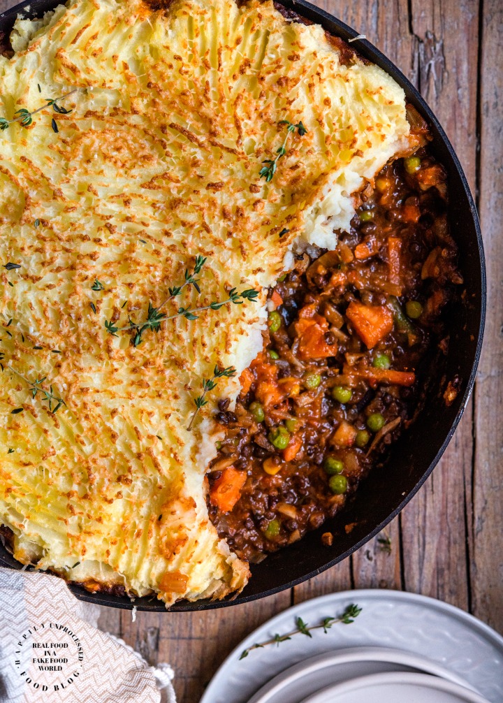 VEGETARIAN SHEPHERDLESS PIE - this hearty and filling dinner has no meat and is packed with fresh veggies, sweet potatoes and green lentils topped with dreamy fluffy mashed potatoes #vegetarian #meatlessmonday #shepherdspie #happilyunprocessed
