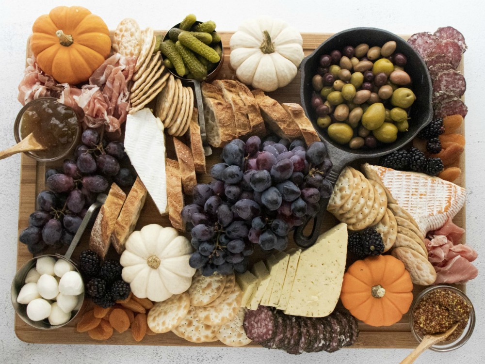 How to make a Fall Charcuterie Board in 5 easy steps