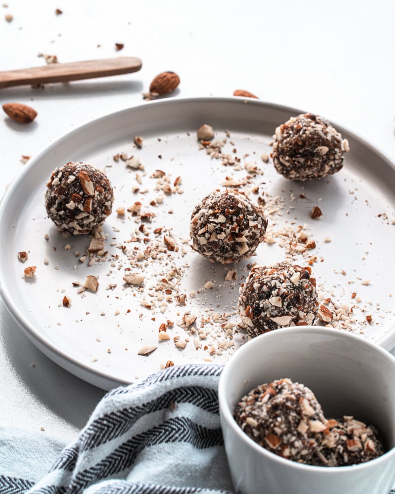 Easy to make energy balls for breakfast #plantbased #whole30 #lowsodium #happilyunprocessed