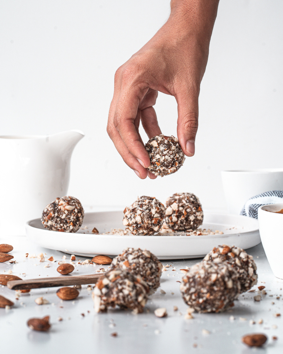 Easy to make energy balls for breakfast #plantbased #whole30 #lowsodium #happilyunprocessed