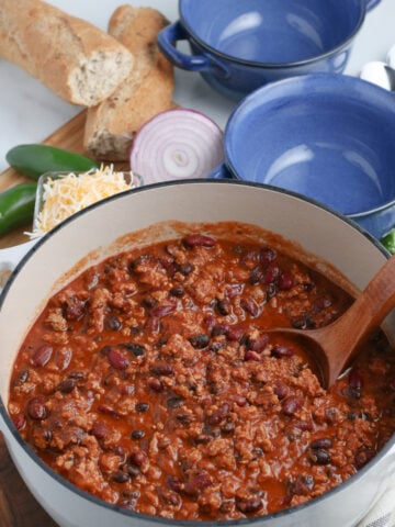 Weeknight Healthy Turkey Chili made in a Dutch oven is a great way to start the New Year off #turkeychili #chilirecipe #happilyunprocessed