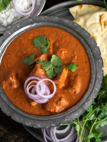 Indian-Butter-Chicken-with-naan-bread-and-rice