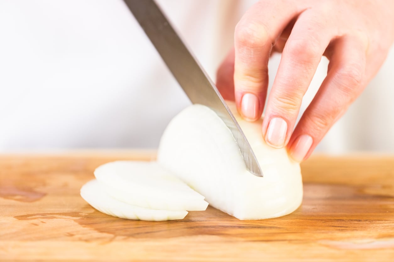 How to properly dice an onion